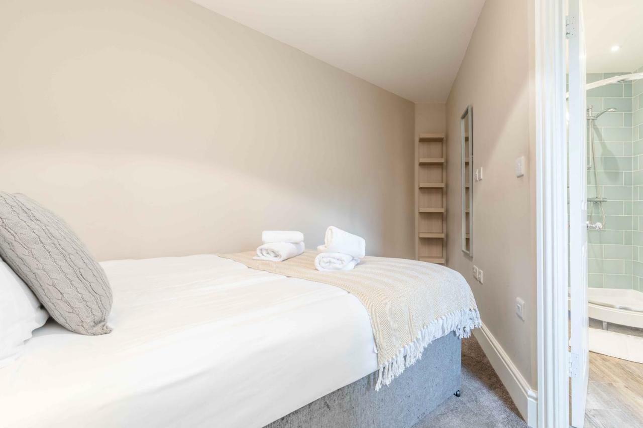 Modern Apartment Within Short Walk Of The Castle, High Street And Long Walk - Free Parking Уиндзор Екстериор снимка